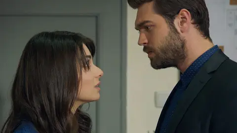 Meryem frente a Savas Meryem
