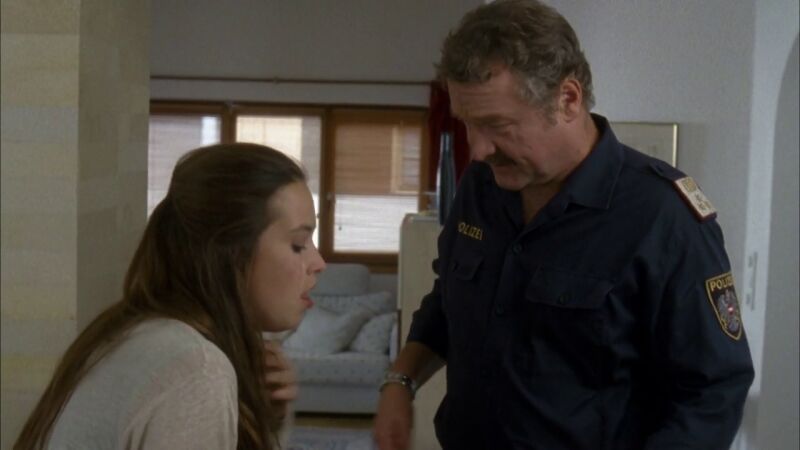 Los detectives llegan a tiempo para salvar a un testigo clave para la resolución de un crímen