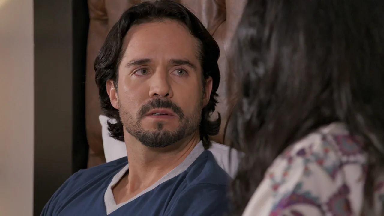 Rafael empieza a dudar del amor de Fernanda Rafael empieza a dudar del amor de Fernanda