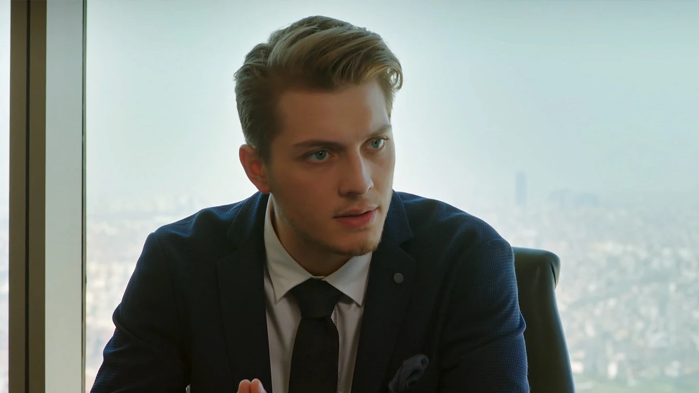 Ozan Paramparça: Vidas cruzadas