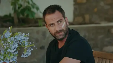 Comienza la alianza de Menekse y Akin contra Nare, ¿usarán a Melek para conseguir sus objetivos? Comienza la alianza de Menekse y Akin contra Nare, ¿usarán a Melek para conseguir sus objetivos?