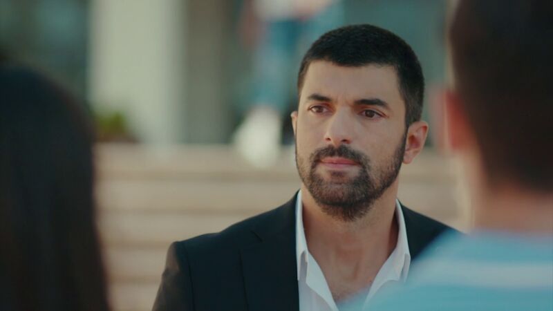 Las dos familias dejan a un lado sus diferencias y se unen para que Nare consiga la custodia de Melek