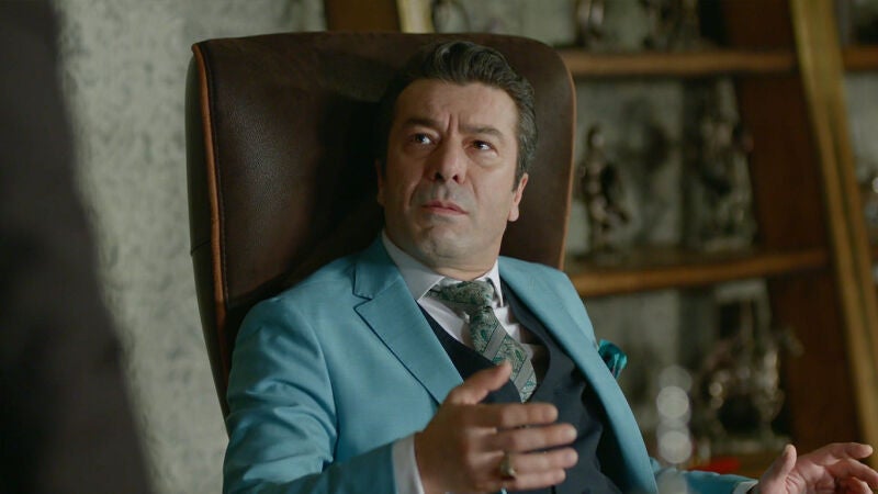 Yurdal quiere descubrir el secreto que esconde Oktay