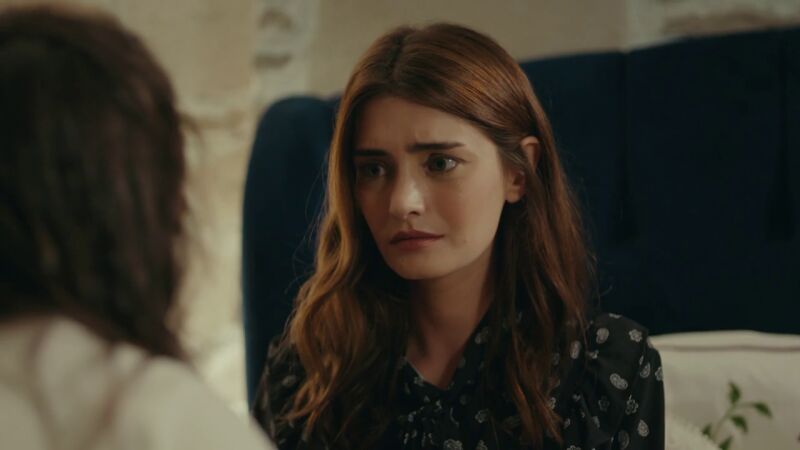 Nare descubre la trampa de Menekse a Melek y estalla: 