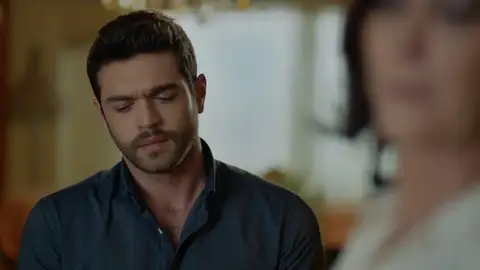 Savas descubre la razón por la que su madre odia tanto a Yurdal Savas descubre la razón por la que su madre odia tanto a Yurdal