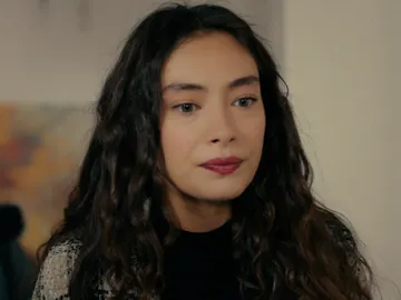 Nare defiende a Elvan y se enfrenta a Menekse Nare defiende a Elvan y se enfrenta a Menekse