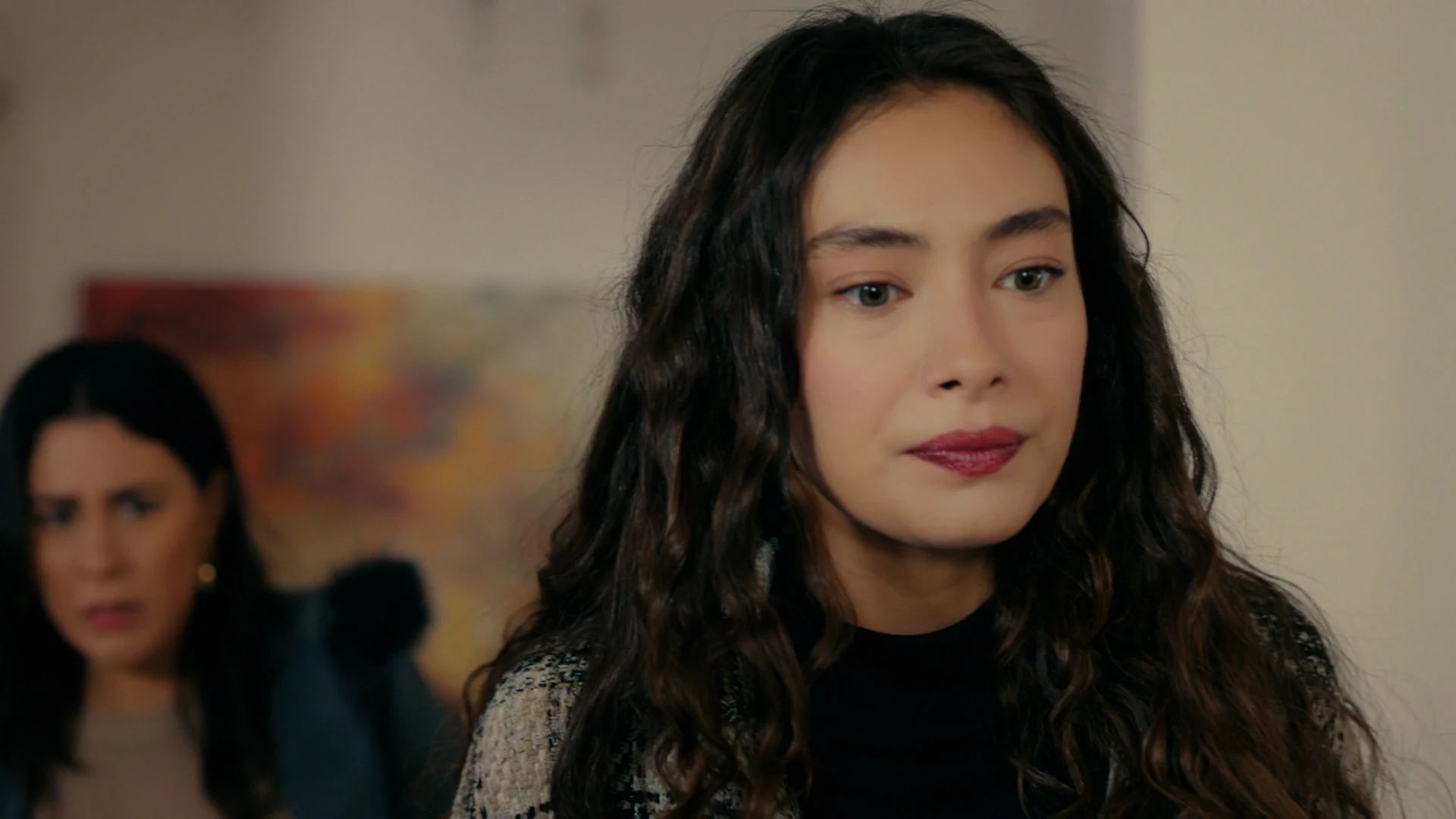 Nare defiende a Elvan y se enfrenta a Menekse