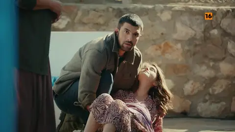 Sancar, entre la espada y la pared. El sábado a las 22:00 horas, nuevo capítulo de 'La hija del embajador' Sancar, entre la espada y la pared. El sábado a las 22:00 horas, nuevo capítulo de 'La hija del embajador'