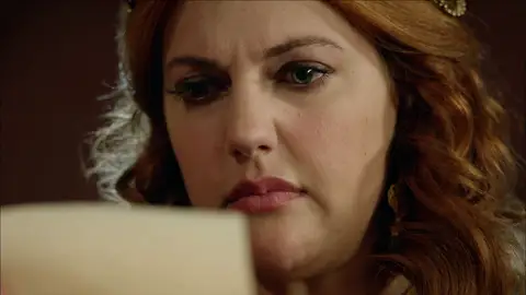 Hürren descubre la carta de Isabela a Solimán y rompe a llorar de celos Hürren descubre la carta de Isabela a Solimán y rompe a llorar de celos