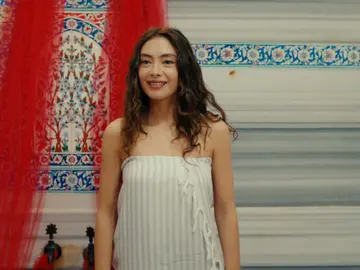 Nare celebra el "Baño Turco de la novia" con la mente puesta en su futuro con Sancar Nare celebra el "Baño Turco de la novia" con la mente puesta en su futuro con Sancar