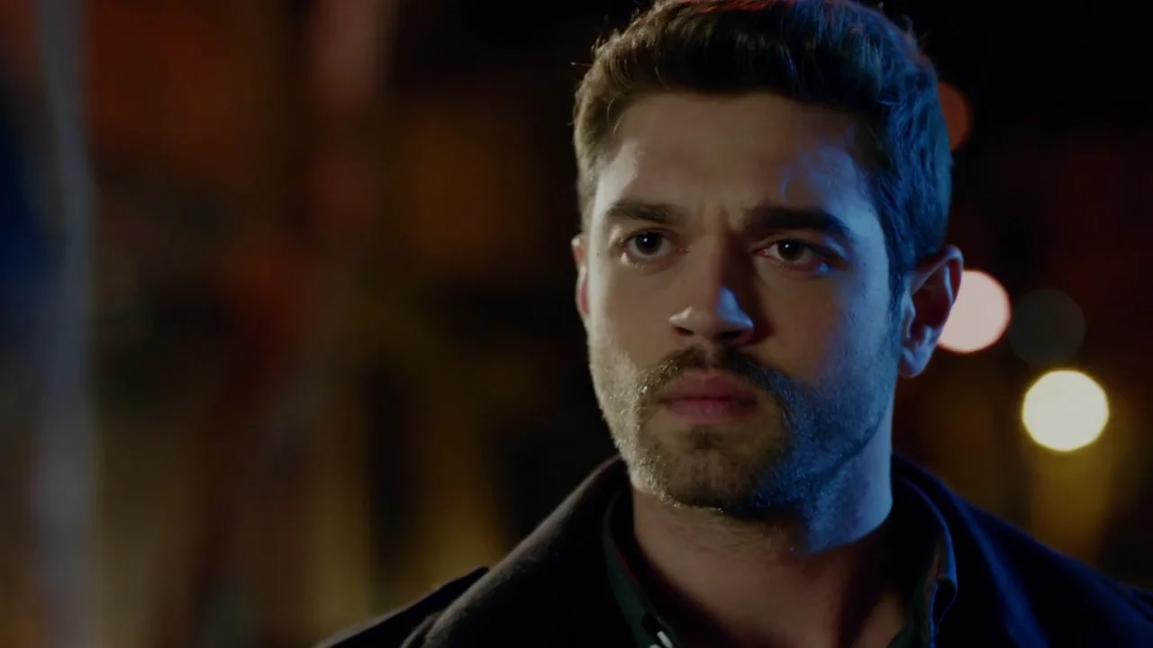 Savas arruina su relación con Meryem por defender a su padre Savas arruina su relación con Meryem por defender a su padre