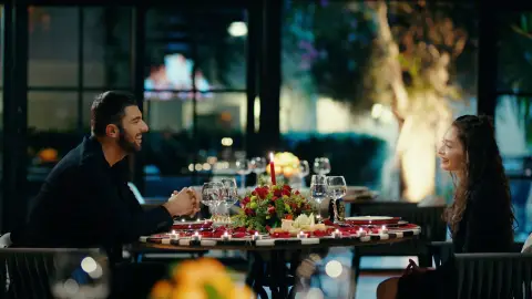 la cena romántica de Nare y Sancar la cena romántica de Nare y Sancar