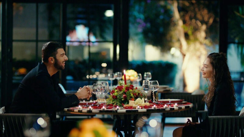 Sancar sorprende a Nare con una cena romántica a la luz de las velas