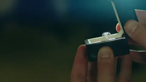 Tras una romántica cena, Savas decide dar el paso más importante en su relación con Meryem Tras una romántica cena, Savas decide dar el paso más importante en su relación con Meryem