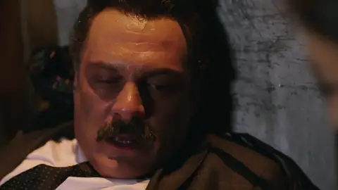 El destino une a Nefise y Muzaffer tras el intento de asesinato del empresario El destino une a Nefise y Muzaffer tras el intento de asesinato del empresario