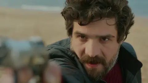 Savas se mete en problemas por ir detrás de Oktay Savas se mete en problemas por ir detrás de Oktay