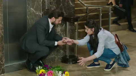 Zeynep y Önur se conocen por primera vez y, ¿amor a primera vista? Zeynep y Önur se conocen por primera vez y, ¿amor a primera vista?