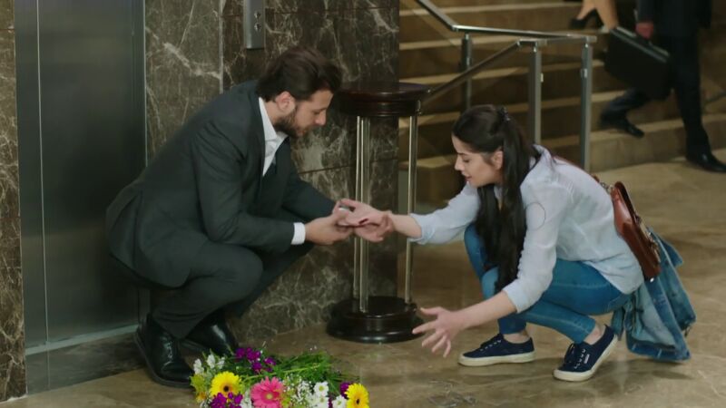Zeynep y Önur se conocen por primera vez y, ¿amor a primera vista?