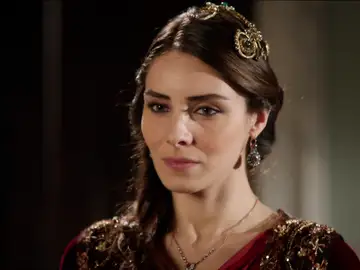Mahidevran acorrala a Hürren acusándola del secuestro de la princesa Isabela