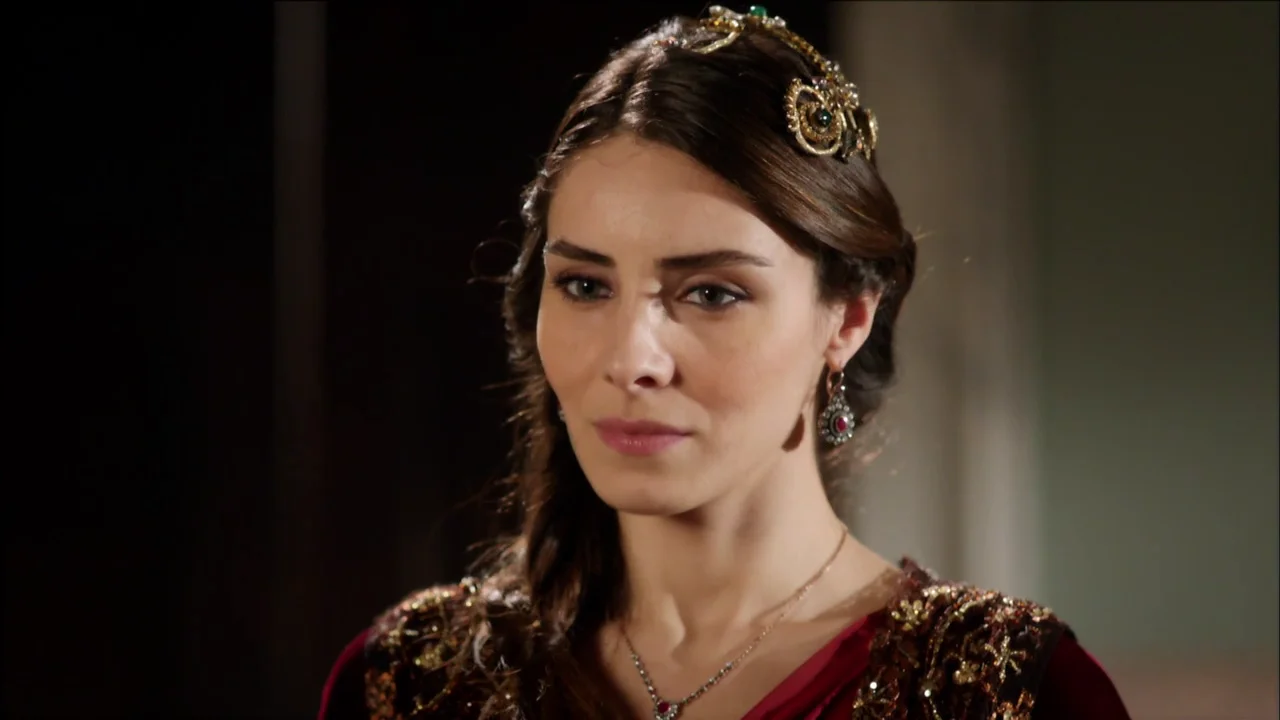 Mahidevran acorrala a H&uuml;rren acus&aacute;ndola del secuestro de la princesa Isabela
