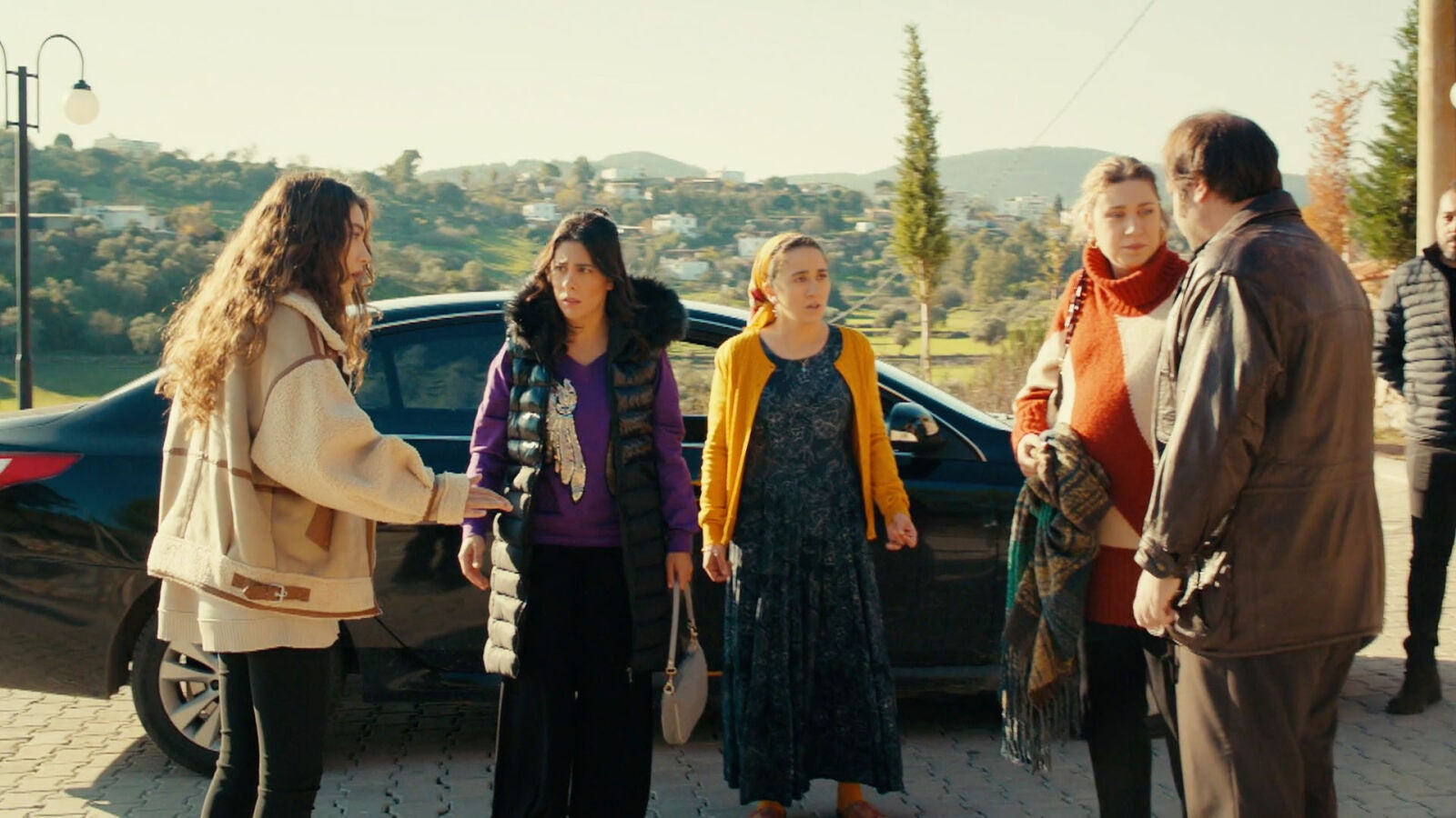 Nare se desmaya al enterarse del falso embarazo de Menekse