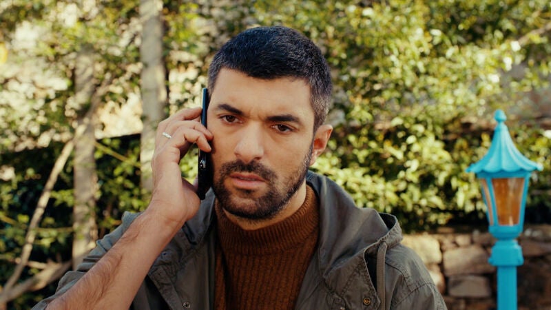 Sancar, roto de dolor, recibe la llamada de Kahraman