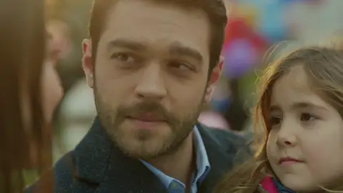 La valiosa lección de amor de Savas a su hija: "Sabrás si es el amor de tu vida al ver su mirada" La valiosa lección de amor de Savas a su hija: "Sabrás si es el amor de tu vida al ver su mirada"