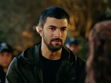 La policía detiene a Sancar delante de toda su familia La policía detiene a Sancar delante de toda su familia