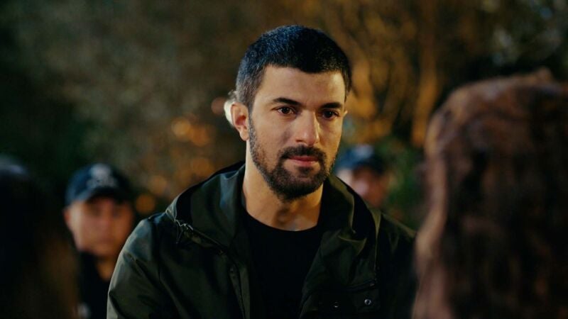 La policía detiene a Sancar delante de toda su familia