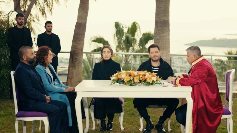 Gediz y Nare se casan para evitar la pena de prisión de Sancar