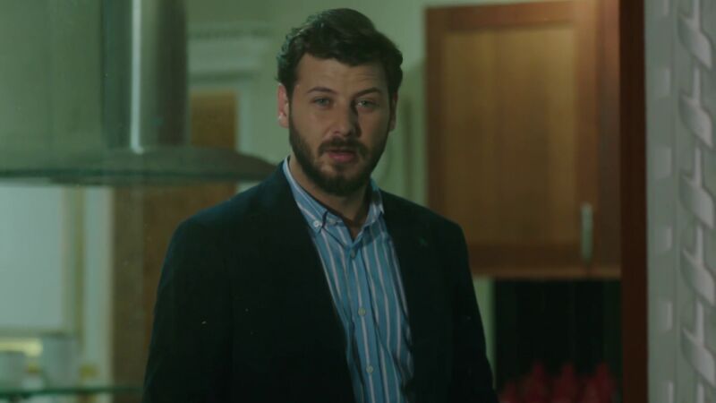 Onur empieza a sospechar de Nefise y Zeynep tras un incidente en la cena