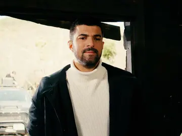 Sancar reconstruye la cabaña para Melek Sancar reconstruye la cabaña para Melek