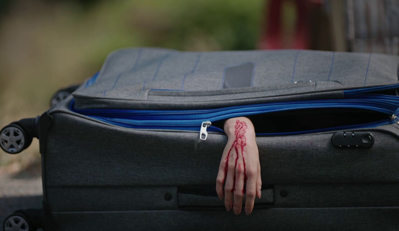 &iexcl;La polic&iacute;a encuentra el cad&aacute;ver de una persona que estaba dentro de una maleta!: &iquest;Descubrir&aacute;n su identidad? 