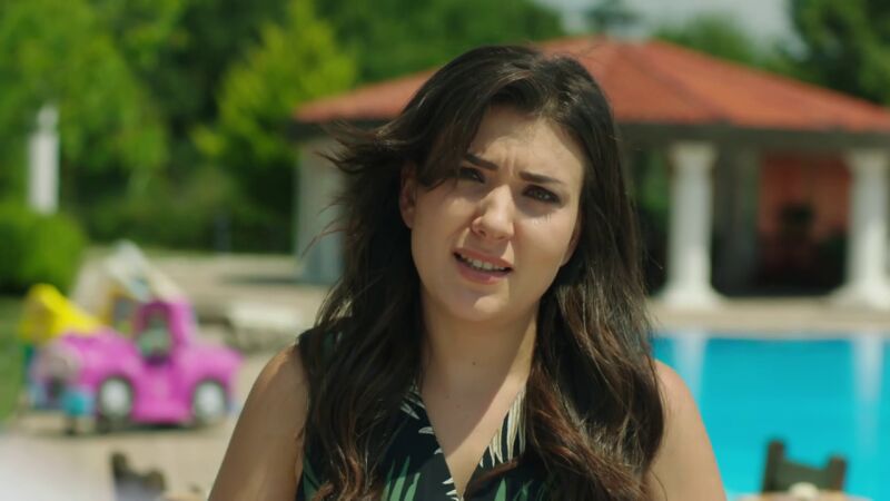 Mert, el hijo de Muzaffer, rechaza a Nefise