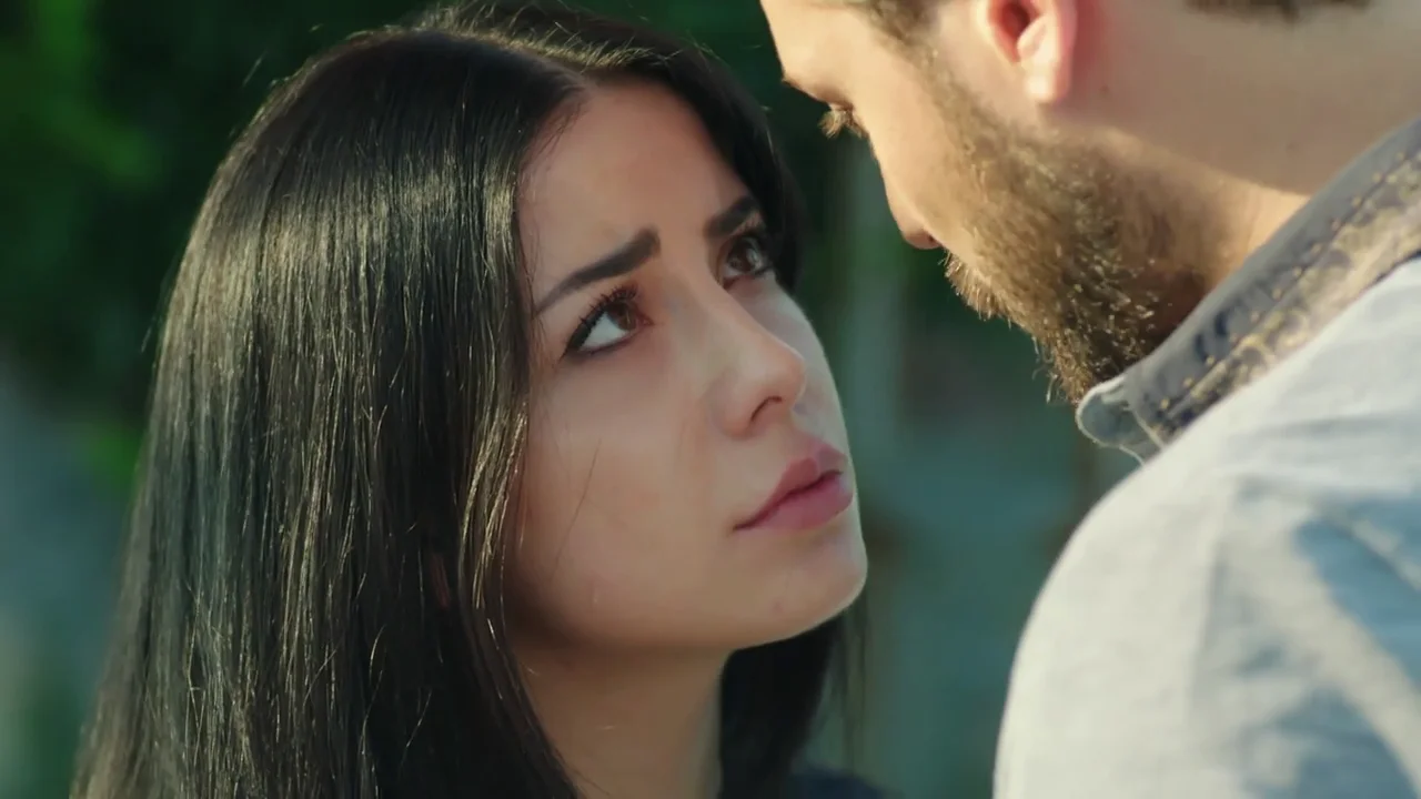 Zeynep lucha para intentar alejarse de Onur pero no puede: "Tú me amas tanto como yo a ti" Zeynep lucha para intentar alejarse de Onur pero no puede: "Tú me amas tanto como yo a ti"