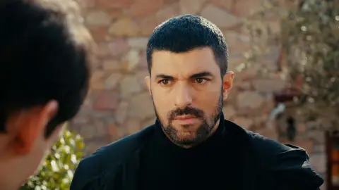 Kavruk le abre los ojos a Sancar: "El destino te ha traído a alguien igual de roto que tú" Kavruk le abre los ojos a Sancar: "El destino te ha traído a alguien igual de roto que tú"