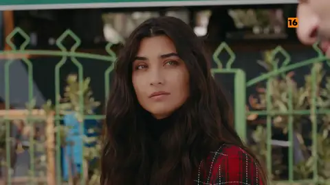 ¿Qué esconde Mavi? El sábado nuevo capítulo de estreno de 'La hija del embajador' ¿Qué esconde Mavi? El sábado nuevo capítulo de estreno de 'La hija del embajador'