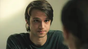 Ceylin consigue que Çınar le cuente más detalles sobre el día en el que Inci fue asesinada: "Si la hubiera llevado a casa, ahora seguiría viva" Ceylin consigue que Çınar le cuente más detalles sobre el día en el que Inci fue asesinada: "Si la hubiera llevado a casa, ahora seguiría viva"