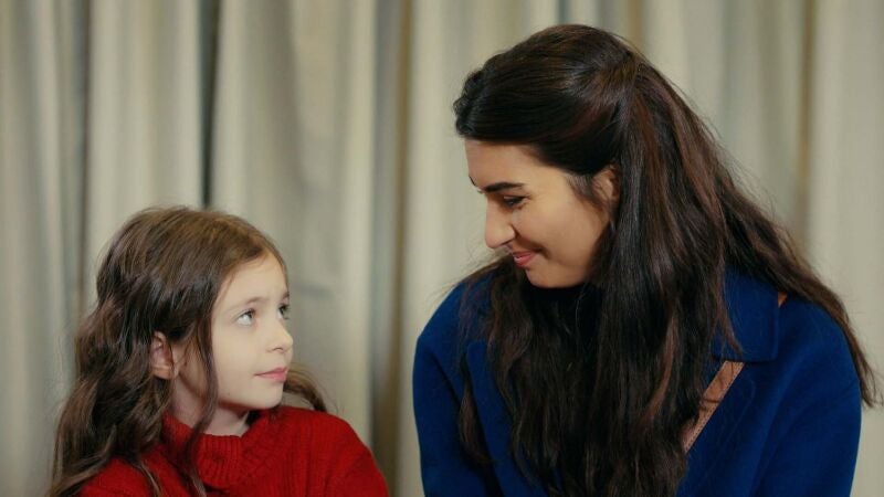 Mavi acompaña a Melek en su momento más difícil