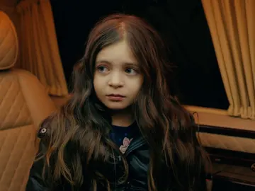 Güven intenta llevarse a Melek a la fuerza para volver con Nare Güven intenta llevarse a Melek a la fuerza para volver con Nare