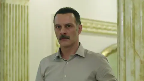 ¡Muzaffer a punto de descubrir la verdad de Nefise! ¡Muzaffer a punto de descubrir la verdad de Nefise!