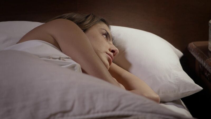 Mateo y Valeria recuerdan su beso con culpabilidad