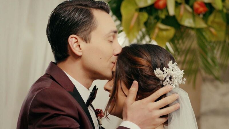 ¡Viva el amor! Zehra y Kavruk se dan el 'sí, quiero' delante de sus amigos y familiares