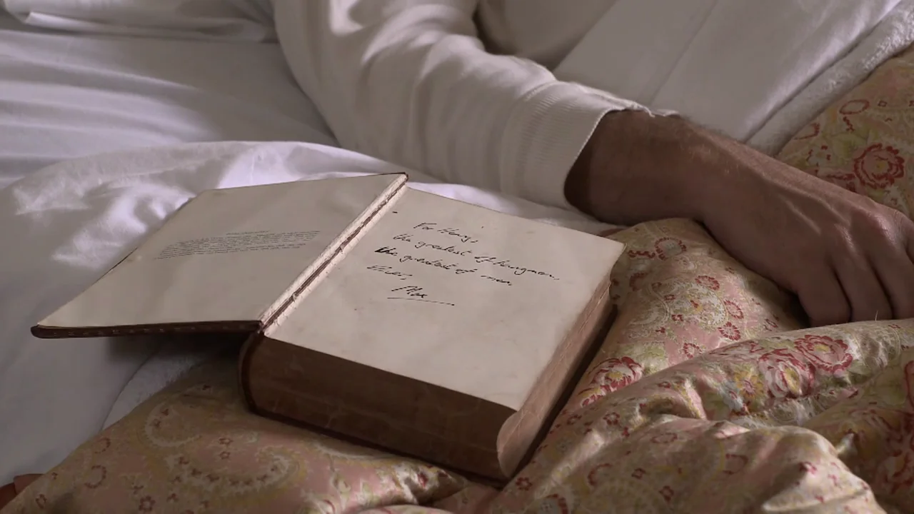La extra&ntilde;a dedicatoria de Max que ilumina al Padre Brown