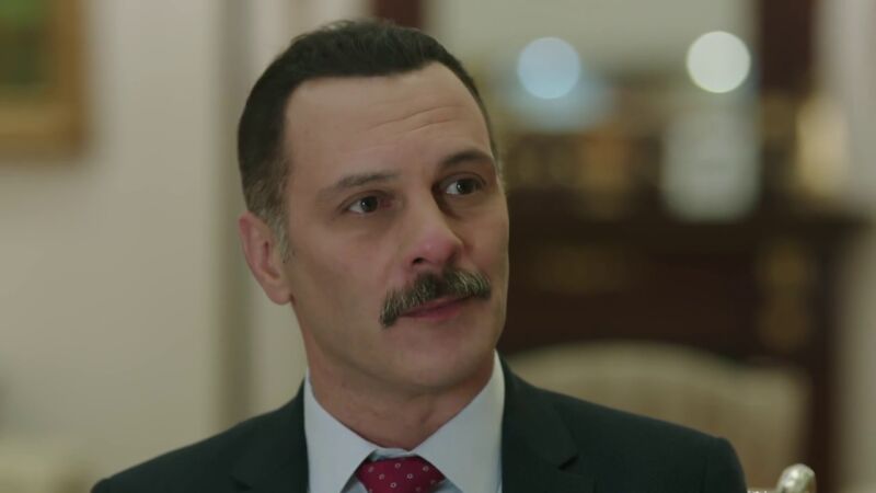 Muzaffer le pide a Nefise que vuelva a la mansión, esta vez con todos sus hijos