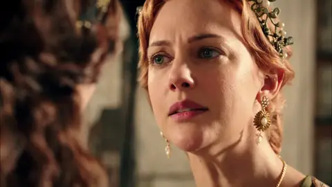 Hürren advierte a Athysa: "Solo me derrotarás cuando derrotes a Solimán" Hürren advierte a Athysa: "Solo me derrotarás cuando derrotes a Solimán"