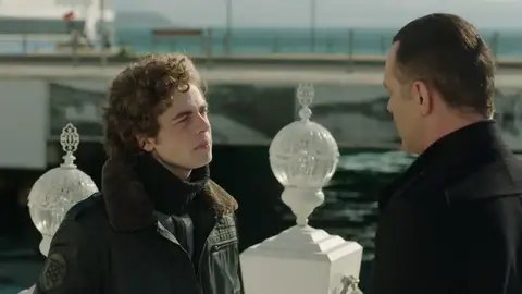 El odio de Emre a Muzaffer le impide aceptar sus disculpas El odio de Emre a Muzaffer le impide aceptar sus disculpas