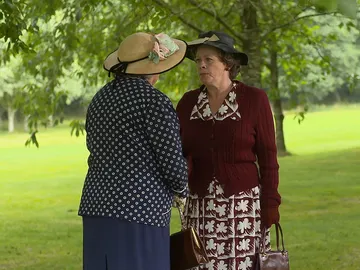 La señora McCarthy y una amiga La señora McCarthy y una amiga