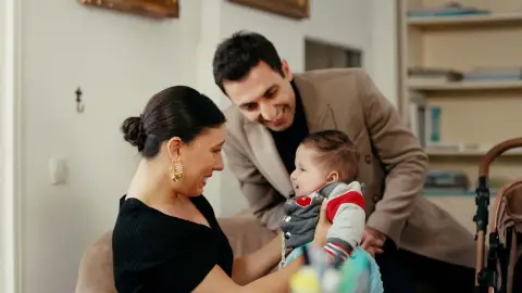 Elvan decide adoptar a Gediz y cumple su sueño de convertirse en madre Elvan decide adoptar a Gediz y cumple su sueño de convertirse en madre