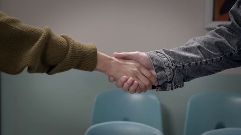 Mateo y Valeria firman la paz a pesar de las tensiones que viven en 'La Noria'